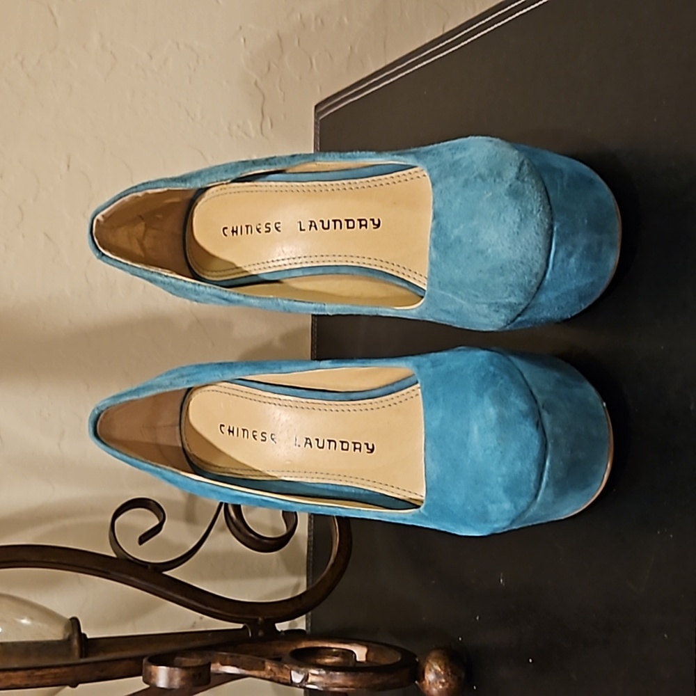New Aqua Platform Pumps, Size 5.5 by CHINESE LAUNDRY